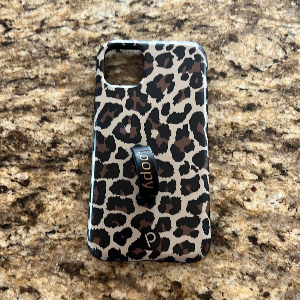 COPY - Loopy iPhone 11 leopard case. - Picture 1 of 2